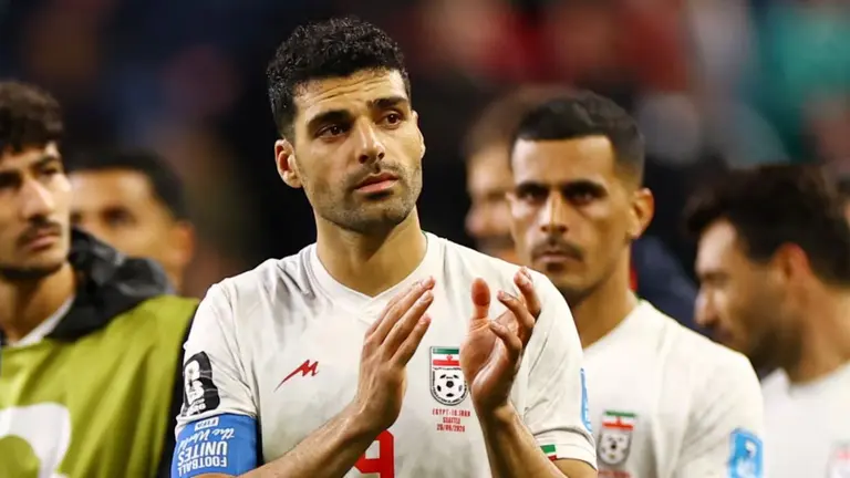 El capitán iraní explotó después del empate con Egipto y acusó a FIFA de hacer todo lo posible para sacar a su selección