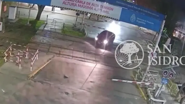 VIDEO | Así fue el accidente de Ernestina Pais cruzando las vías del tren