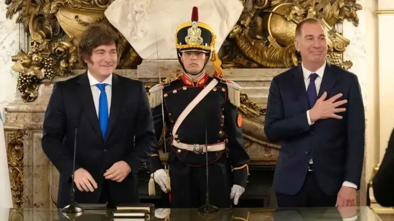 Milei no viaja a la cumbre del Mercosur para supervisar la transición y tomarle juramento a Santilli