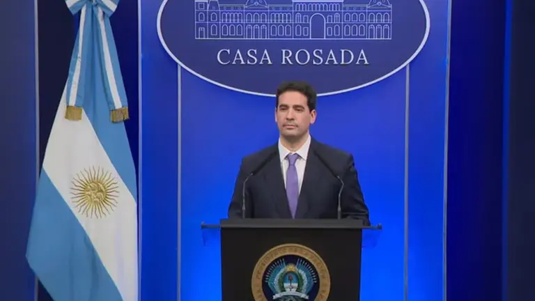 El Gobierno confirmó que Manuel Adorni seguirá con custodia oficial mientras la Justicia investiga su gestión