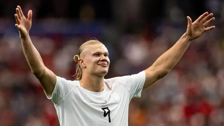 Haaland le dio la clasificación a Noruega y quedó a uno de Messi en la tabla de goleadores