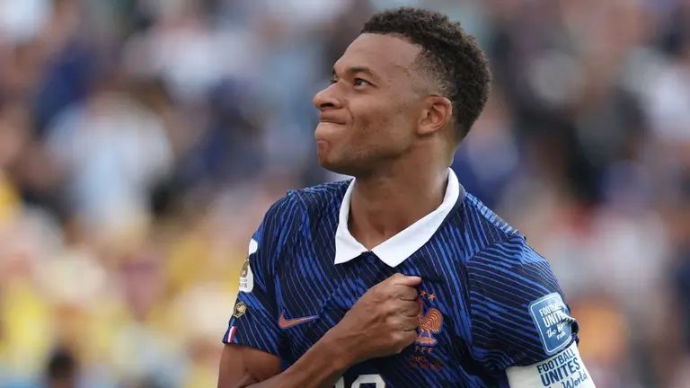 Mbappé metió un doblete y quedó a uno de Messi en la tabla histórica de goleadores en Mundiales