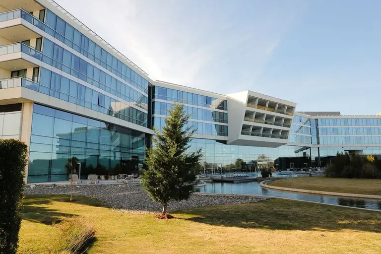 Hilton Pilar