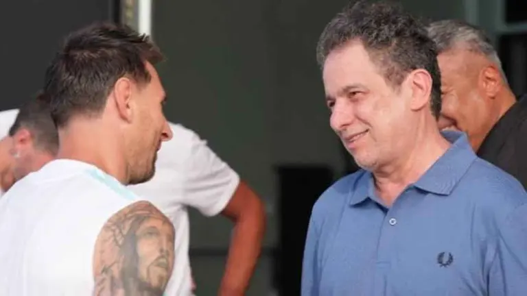 VIDEO | Sorpresa en la Selección: Andrés Calamaro visitó al plantel antes del duelo ante Cabo Verde