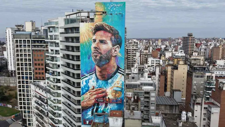 Renovaron un mural gigante de Messi: en qué ciudad está y qué detalle le sumaron