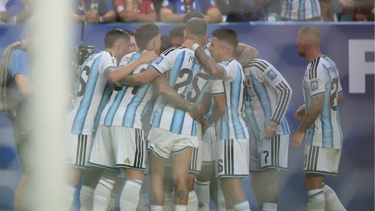 Argentina sufre más de lo esperado, pero le gana a Cabo Verde en el alargue