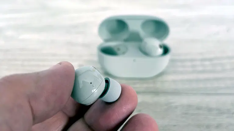 Probamos los Sony WF-1000XM6, con silencio premium para el caos urbano