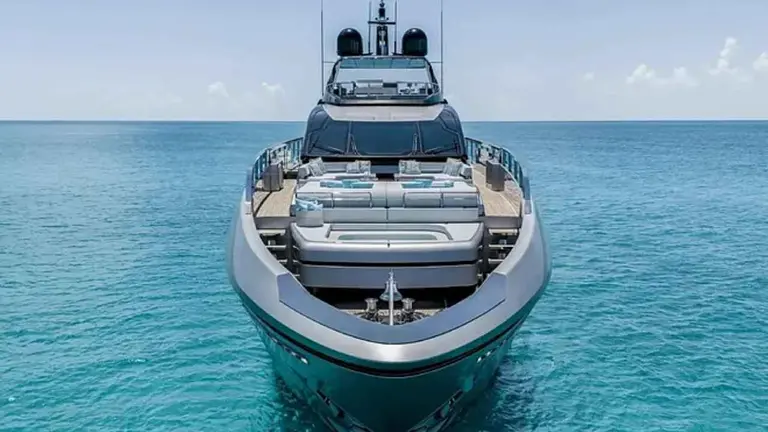 Así es el nuevo yate de David Beckham de 22 millones de euros que parece un hotel flotante en el Mediterráneo