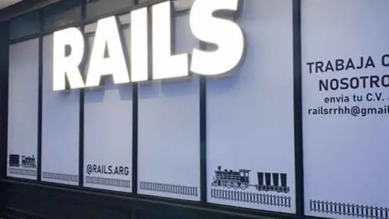 El nuevo restaurante de Buenos Aires donde la comida llega en un tren en miniatura y ya es furor