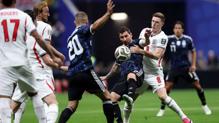 Argentina enfrenta a Inglaterra en un duelo con historia por un lugar en la final del Mundial