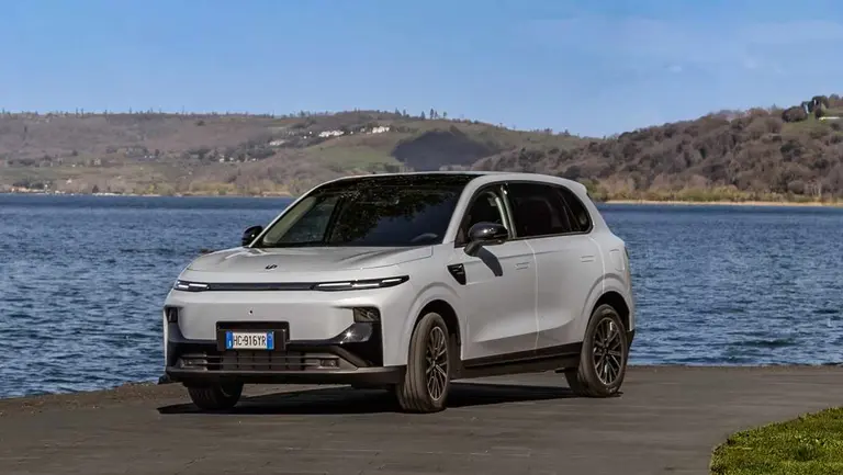 La marca china de autos Leapmotor lanza un nuevo SUV ultrahíbrido a un precio competitivo