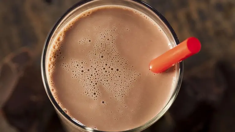 La advertencia de nutricionistas sobre el riesgo oculto de consumir leche chocolatada todos los  días
