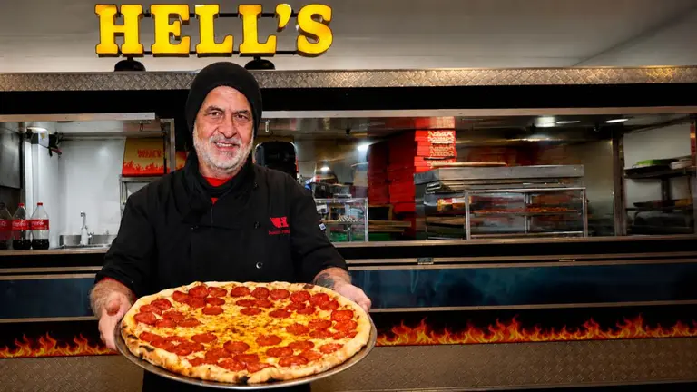 Hell's Pizza cambia su estrategia de expansión y ofrece franquicias más pequeñas