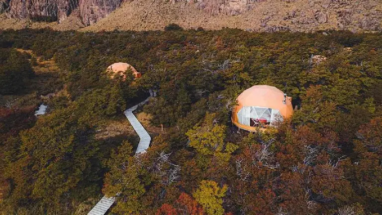 Cuánto cuesta pasar la noche en un domo de lujo en la Patagonia y dormir a metros de un glaciar