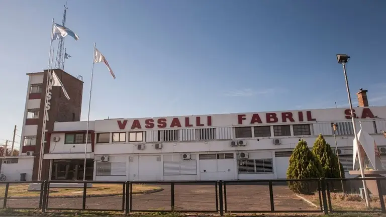 La fábrica de cosechadoras Vassalli no pagó los sueldos y crecen las dudas sobre su reactivación