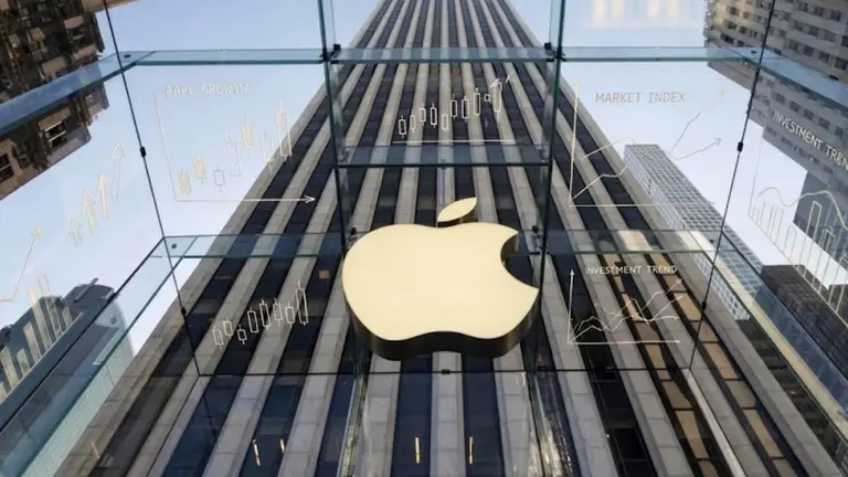 El logo de Apple al frente de un edificio, con gráficos de una pizarra del mercado. Imagen generada por iProfesional