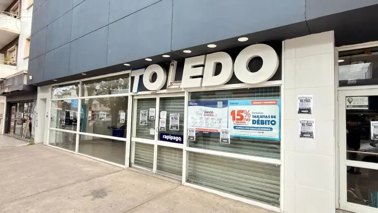 Supermercados Toledo paga salarios en cuotas en casi 40 sucursales y hay alerta por 1.700 empleos