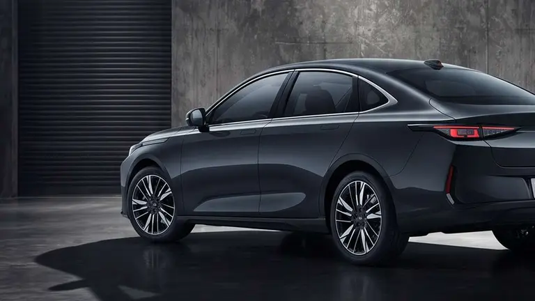 Vista lateral con baúl cortado del Changan Eado Plus. Foto oficial