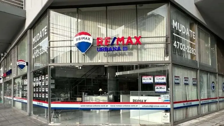 Imagen del frente de una inmobiliaria Remax