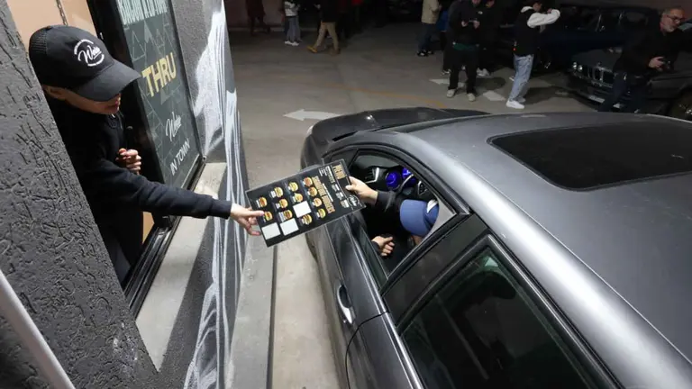 Auto Weiss Canning, atención desde el auto