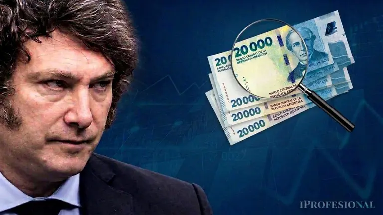 Primer plano de Javier Milei junto a billetes de 20.000 pesos argentinos examinados con una lupa(FOTO: Archivo iProfesional)