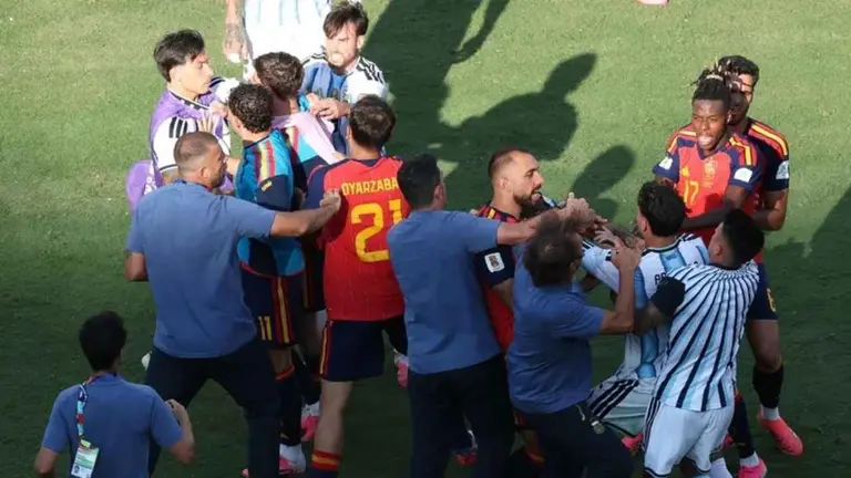 Paredes fue suspendido 10 partidos y Argentina pagará multas por más de u$s450.000 tras la final del Mundial 2026