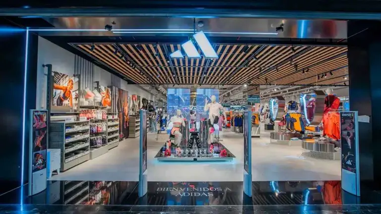 Adidas renovó su outlet con zapatillas desde $59.999 y camisetas de River y Boca en oferta con hasta 35% de descuento