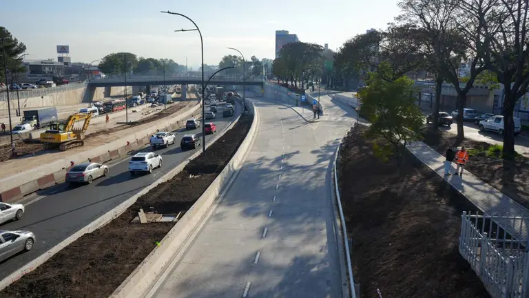 Terminaron las dos colectoras en la obra de la autopista que cambiará el ingreso a Capital