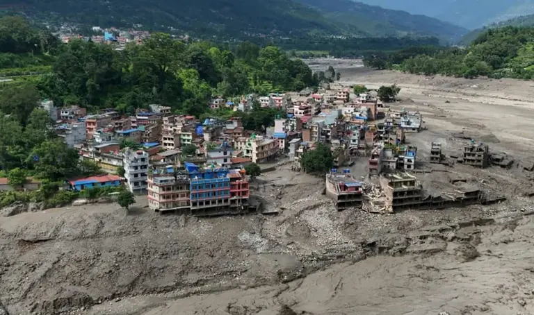 Un alud provocó trágicas inundaciones entre Nepal y el Tibet