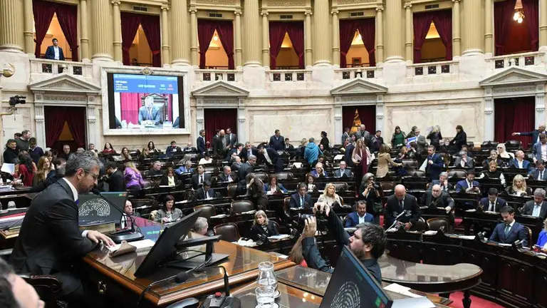 La Cámara de Diputados y el titular de la cámara Martín Menem