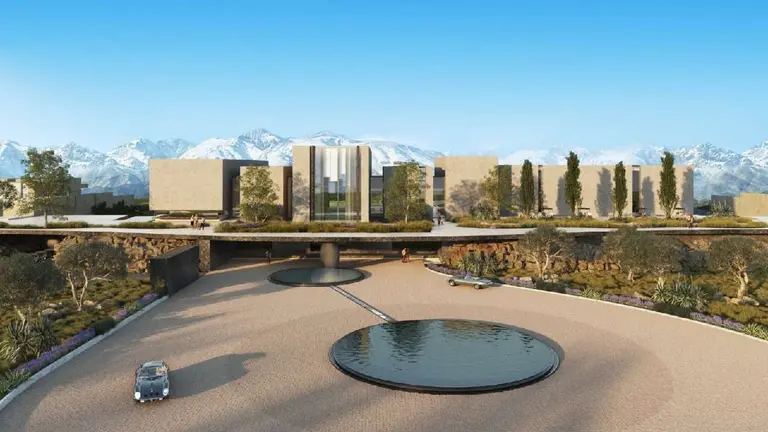 Render de la fachada del hotel de lujo que abrirá en Mendoza con montañas atrás y vegetación alrededor