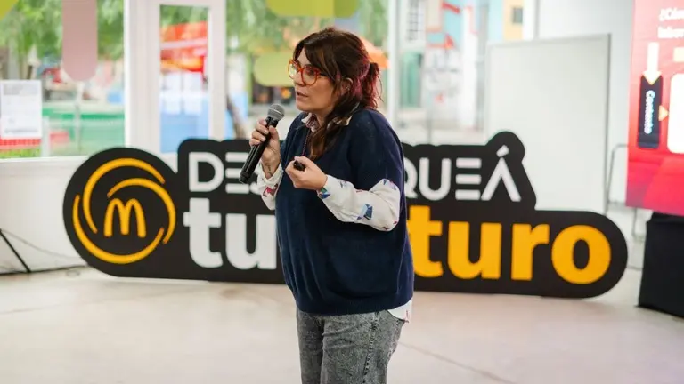 "Desbloqueá tu Futuro" llegó al Barrio Padre Mugica para acompañar a jóvenes en la búsqueda de su primer empleo