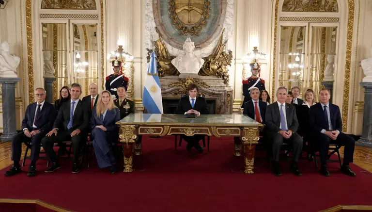 Milei y todo su gabinete en la cadena nacional
