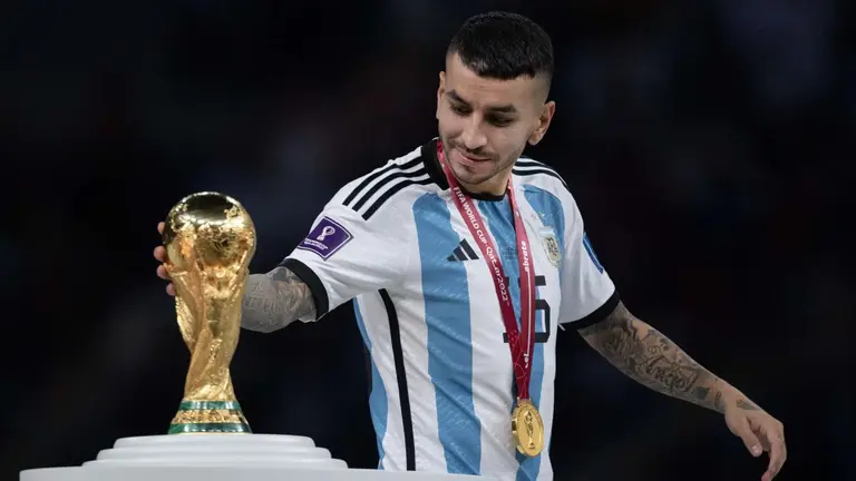 Lejos del fútbol, el nuevo negocio de Ángel Correa, el campeón del mundo que juega en River