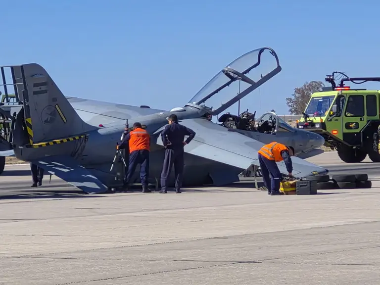 Se accidentó un avión Pampa y acentúa la controversia por falta de repuestos y la crisis de FADEA