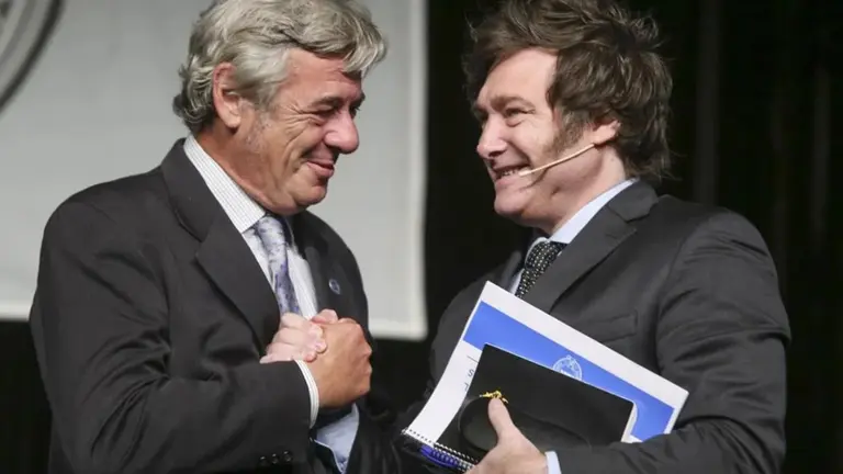 Nicolás Pino saluda a Javier Milei