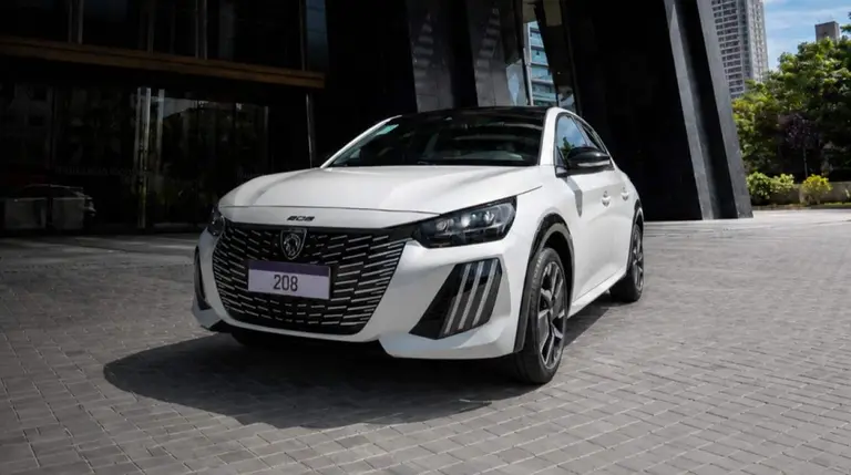 peugeot 208 de frente y perfil. foto oficial