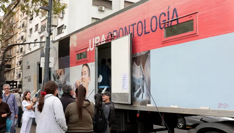 Caminón de atención odontoógica de la UBA. Foto: gentileza de UBA