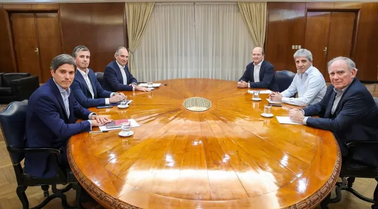 Caputo en la reunión con empresas para anunciar rondas de negocios RIGI