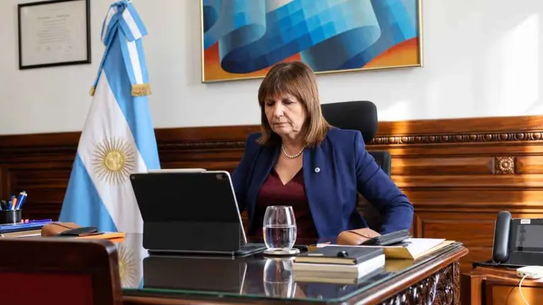 Bullrich cantó "No me importa", de Lali Espósito, tras cuestionar cambios en discapacidad