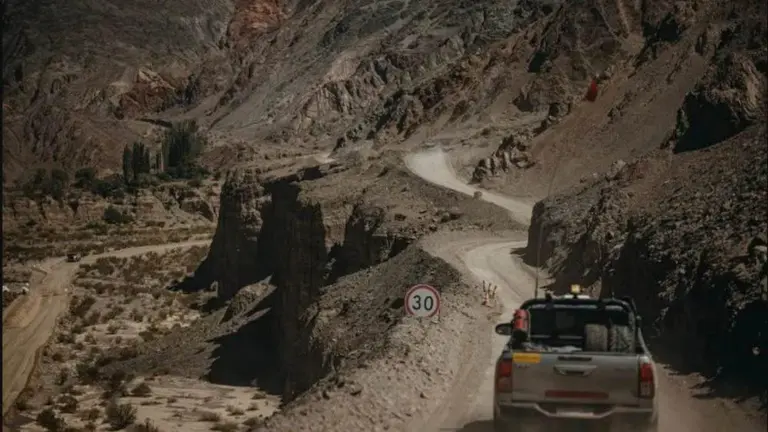 El megaproyecto de cobre Vicuña enfrenta reclamos por su impacto en glaciares y el agua
