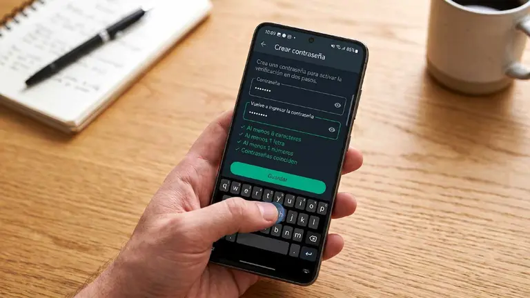 WhatsApp cambia el PIN por contraseñas alfanuméricas para reforzar cuentas