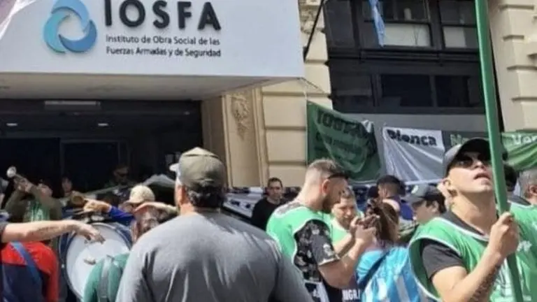 Marcha a la obra social de las Fuerzas Armadas contra 600 despidos y el cierre de hoteles