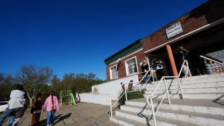De dónde son las primeras escuelas rurales que tendrán Starlink por el plan del Gobierno
