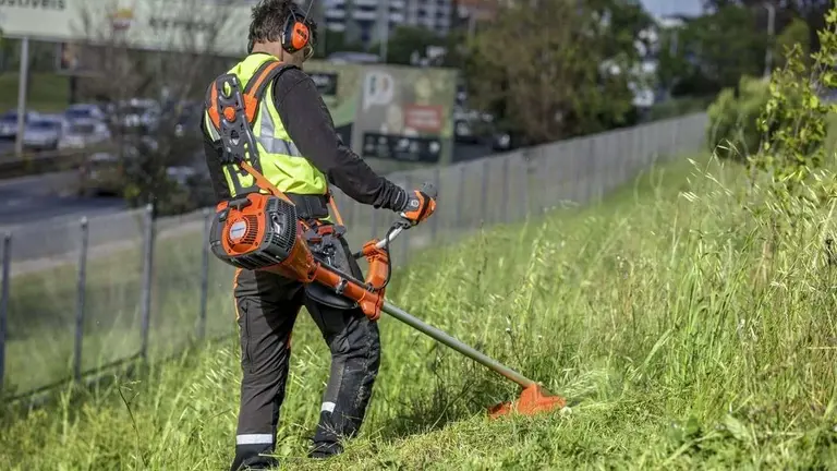 Jardineros: cuánto cobran en octubre según categoría y qué adicionales suman al sueldo