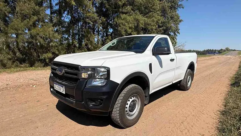 Ford Ranger Cabina Simple, precio y equipamiento de la camioneta para trabajo