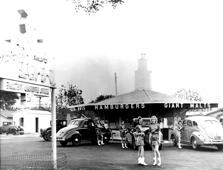 De simple cafeterí­a a gigante mundial: así­ fue el primer negocio y menú de McDonald's