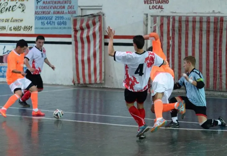 Scioli contó cómo se fracturó la claví­cula jugando al fútbol: "Me pegué un palazo"