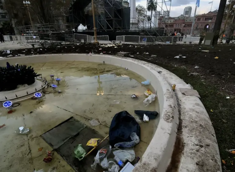 ¿Cuánto costará limpiar y arreglar la Plaza de Mayo tras la Marcha Federal?