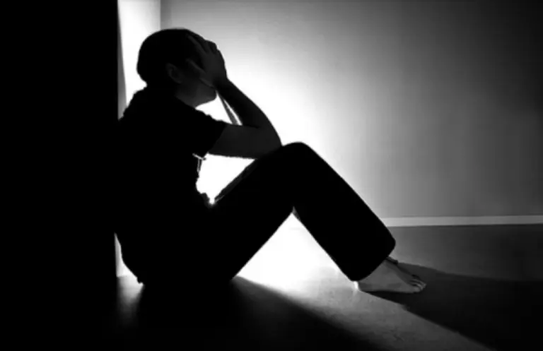 Entre los 15 y los 29 años el suicidio es la segunda causa de muerte, ¿por qué sucede y cómo prevenirlo?